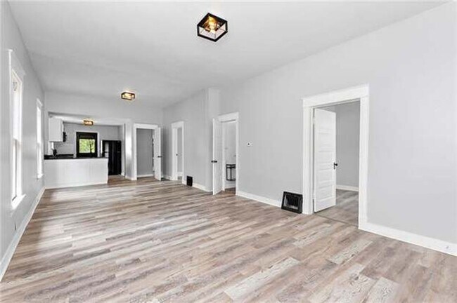 Building Photo - Coming Soon | Charming 3 Bed, 3 Bath Bungalow in Independence!