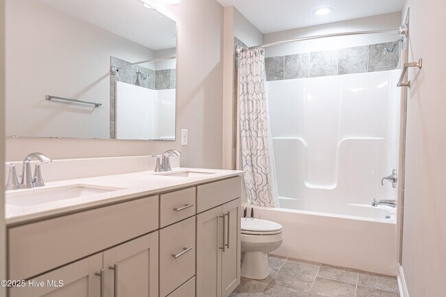 Building Photo - 412 Palisades Dr