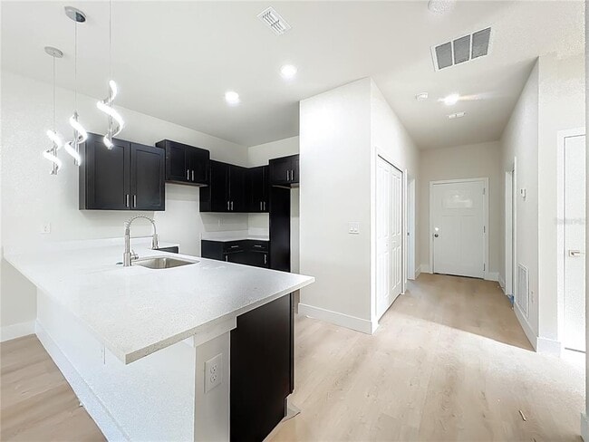 Building Photo - 356 W 4th St