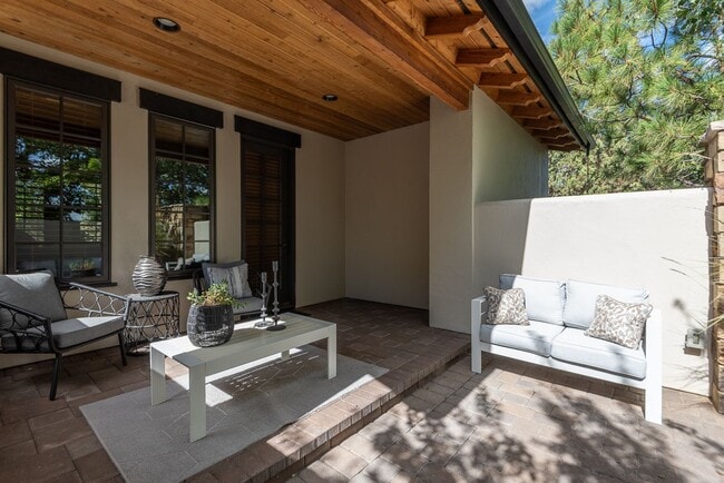 Building Photo - Stunning Furnished Estate in Pronghorn