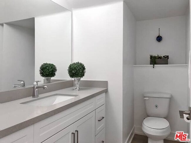 Building Photo - 7105 Tampa Ave