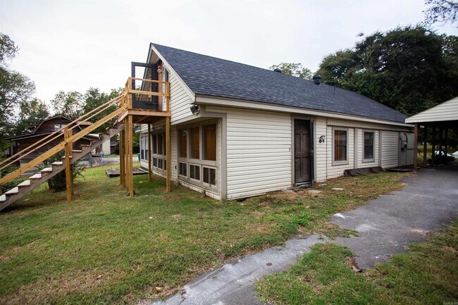 Building Photo - 13118 Old River Dr