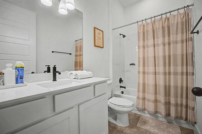 Building Photo - 8308 Orizzonte St