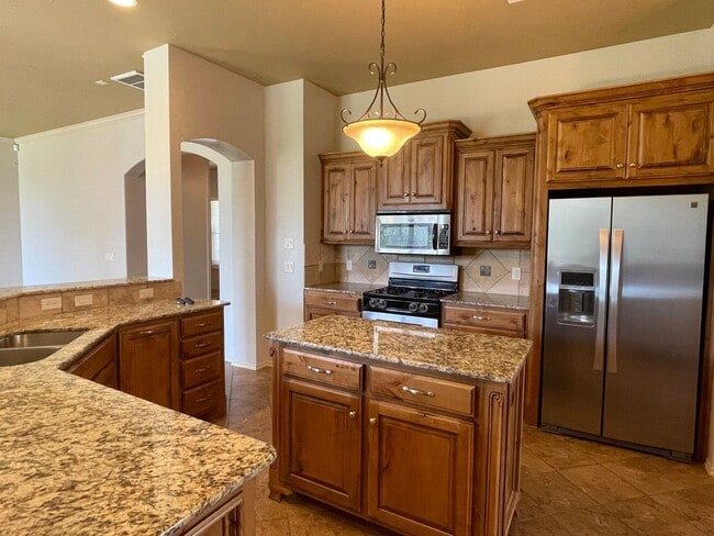 Building Photo - Beautiful 3 bed 2 bath with an office!