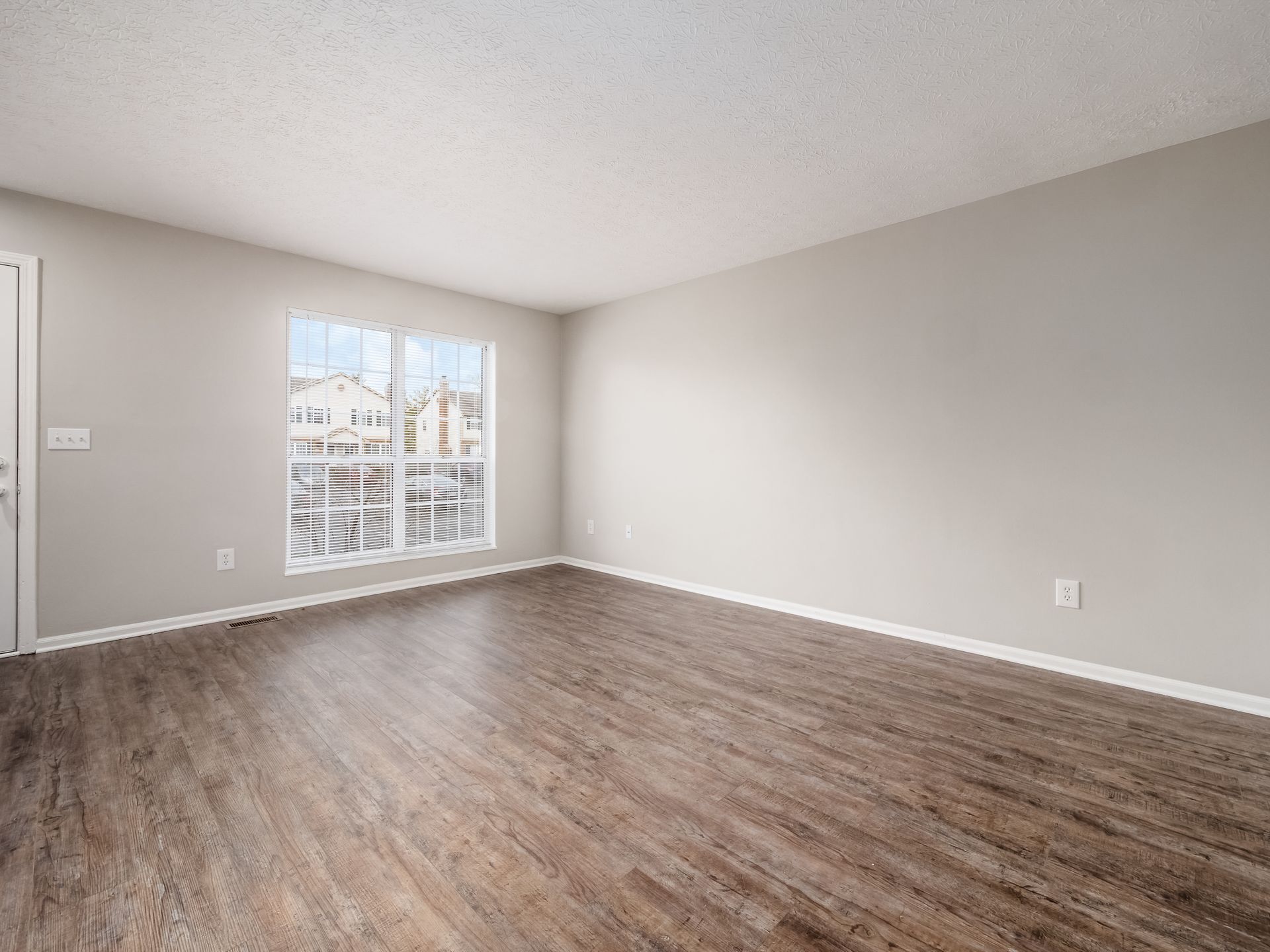 Building Photo - 7754 Deercrest Ct