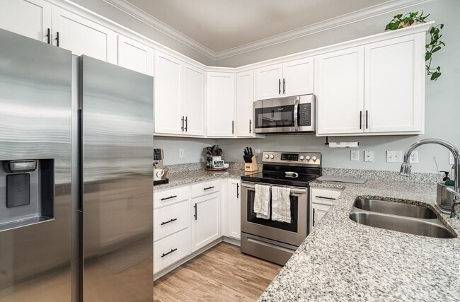 Building Photo - Charming 3-Bedroom Townhome Close to Every...