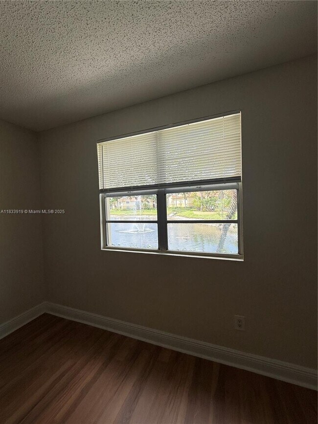 Building Photo - 1261 SW 46th Ave