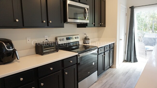 Building Photo - Beautiful, recently constructed 3BR/2.5BA ...