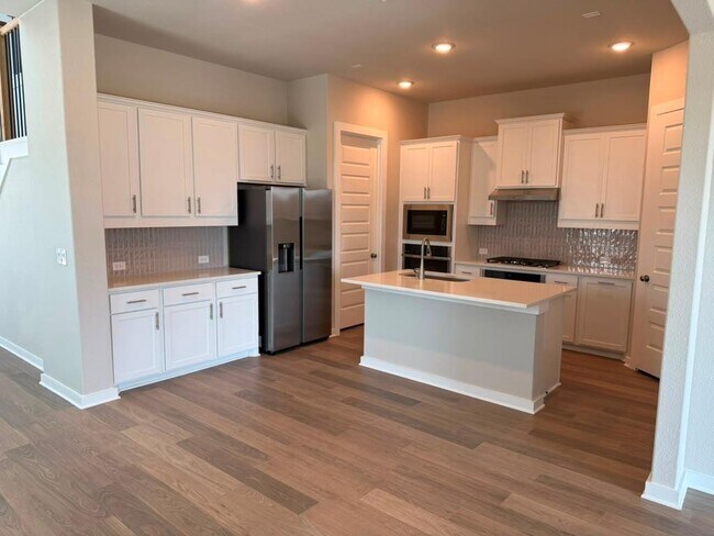 Building Photo - 745 Beaverton Dr