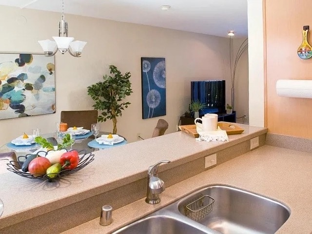 Building Photo - 215 Red Oak Dr