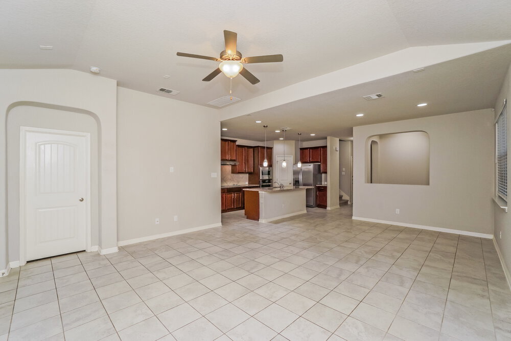 Building Photo - 3504 Silver Set