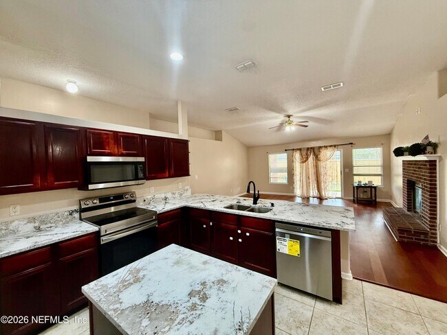 Building Photo - 12856 Chets Creek Dr N