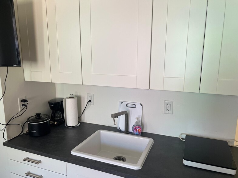 Building Photo - 108 2nd St SW