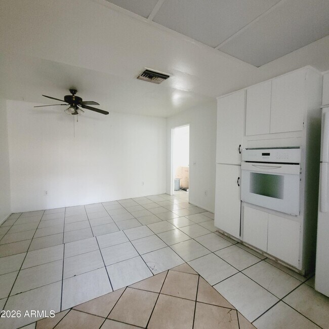 Building Photo - 4424 N 53rd Ln