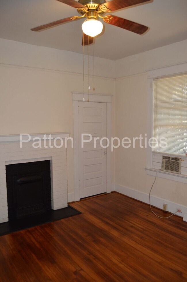 Building Photo - 1315-1317 Summerville Avenue - Inside CoC ...