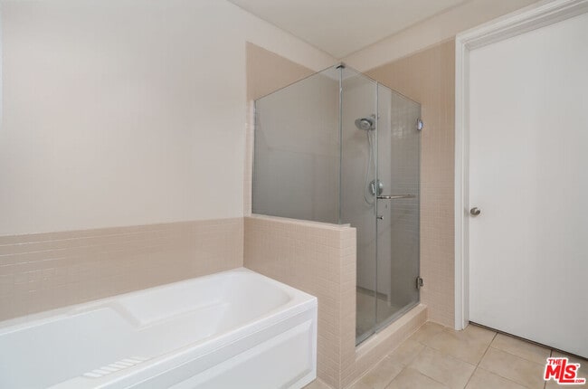 Building Photo - 801 S Grand Ave