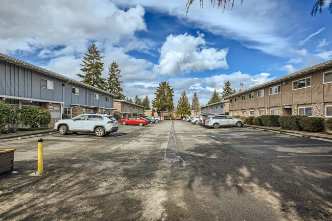 Building Photo - Fabulous Top Floor End Unit 1 Bed 1 Bath N...