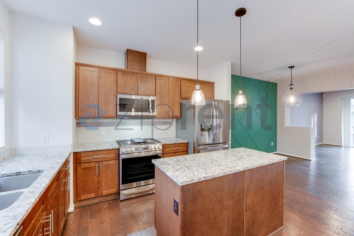 Building Photo - 11004 20th Dr SE