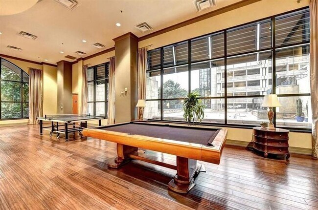 Building Photo - 3040 Peachtree Rd NW