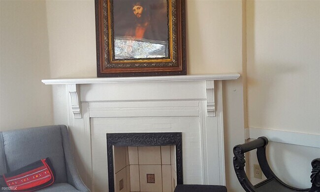 Building Photo - 2 br, 1 bath 4plex - 5106 Westminster Pl A...