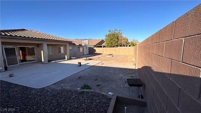 Building Photo - 5819 Badlands Ln