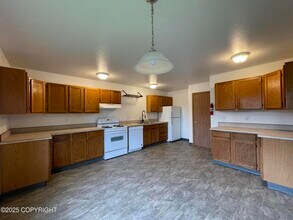 Building Photo - 3903 Iowa Dr