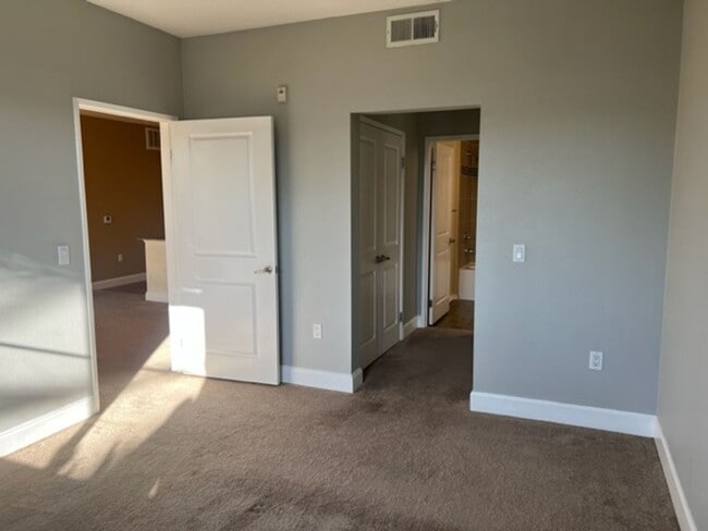 Building Photo - Spacious 2 Bedroom Avenue One Home, Available Now!