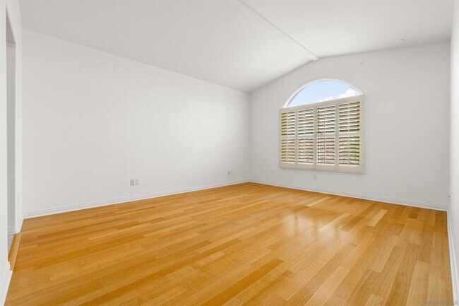 Building Photo - 1355 Caminito Balada