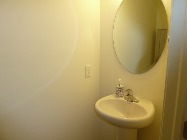 Building Photo - 860 Champions Dr