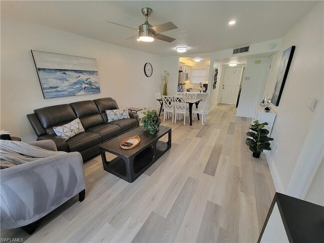 Primary Photo - 200 Forest Lakes Blvd