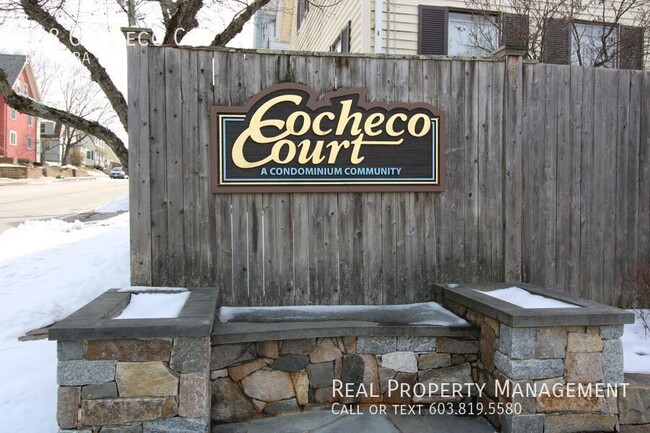 Building Photo - Nicely Updated Cocheco Court Condo with He...