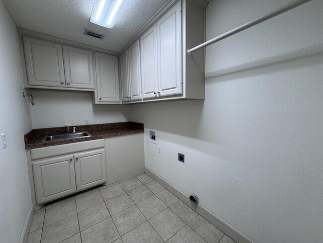 Building Photo - 3518 104th St