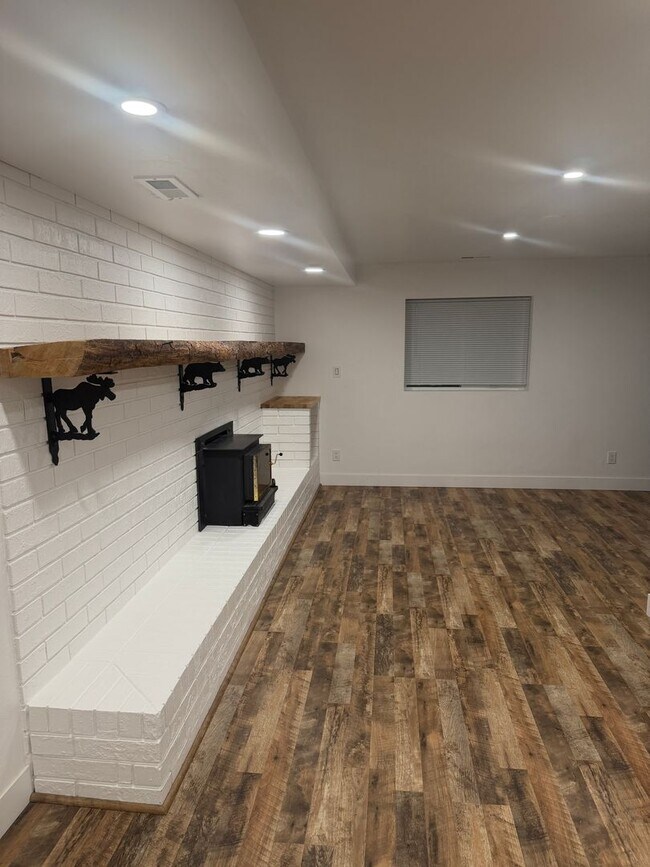 Building Photo - 664 N 960 E