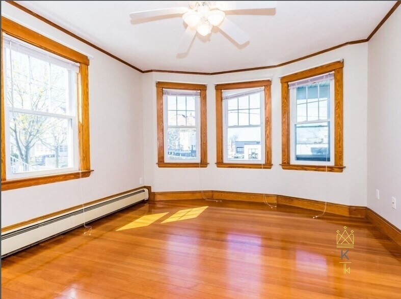 Building Photo - 153 Alder St