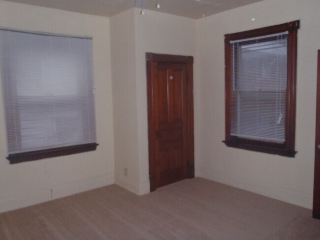 Building Photo - 936 Ludlow Ave