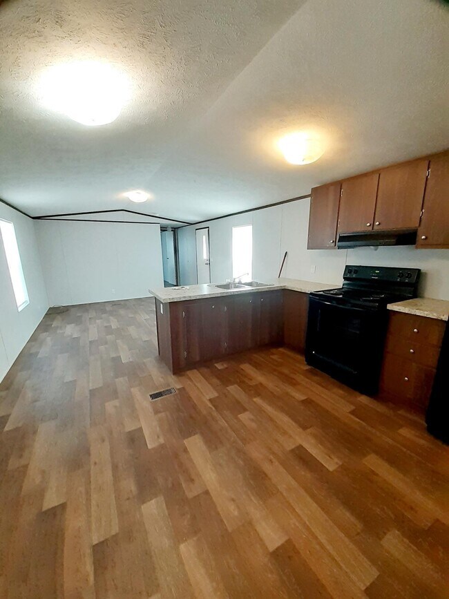 Building Photo - 1632 Ridge Dr