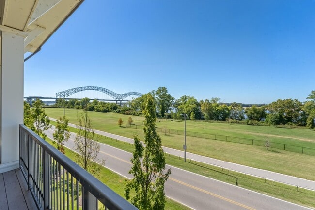 Building Photo - 380 Island Dr