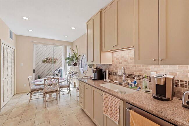 Building Photo - 10125 Valley Forge Dr