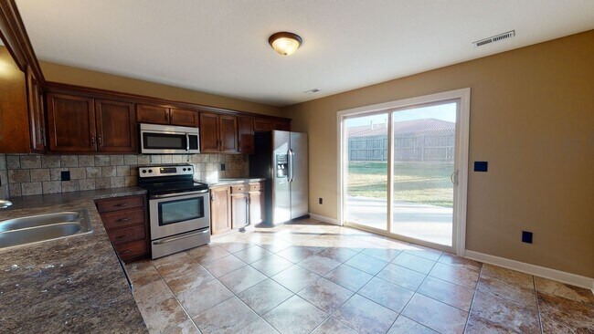 Building Photo - 6123-6125 Pinto Lane