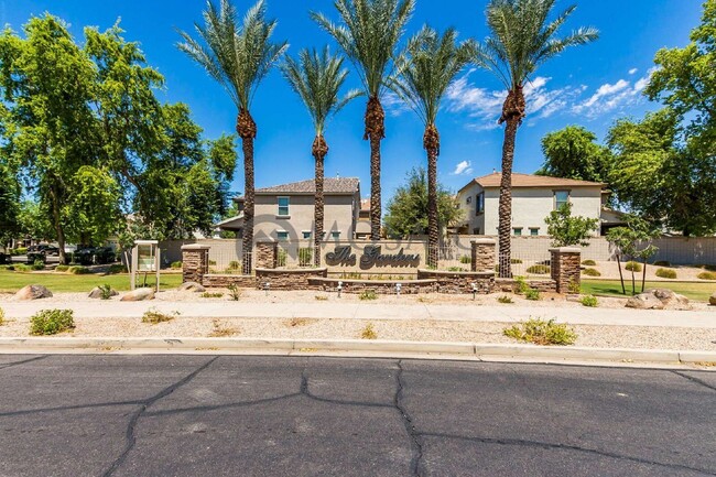 Building Photo - 1384 S Sabino Dr