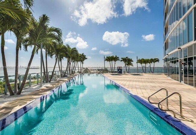 Building Photo - 601 NE 36th St