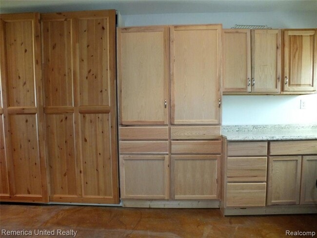 Building Photo - 23861 Longacre St