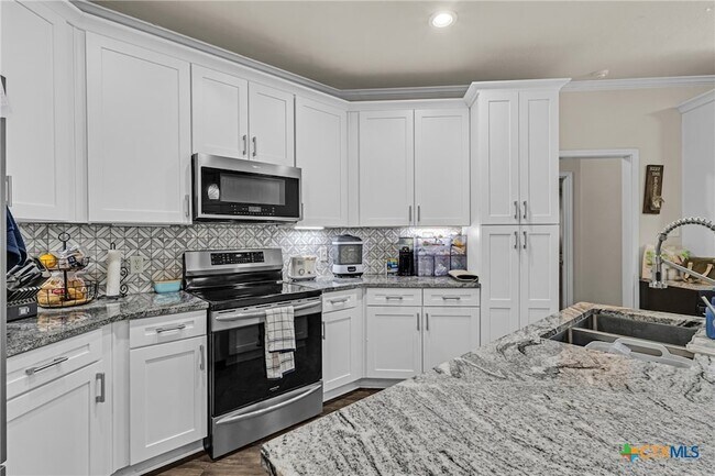 Building Photo - 606 Lantana St