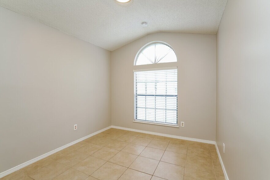 Building Photo - 1266 Bee St N