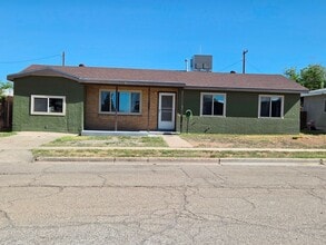 Building Photo - 3 or 4 Bedroom Home For Rent with New Refrigerated Air