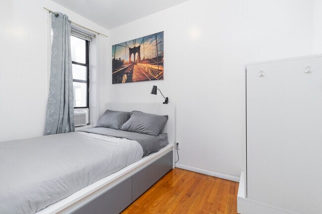 Building Photo - 316 E 96th St