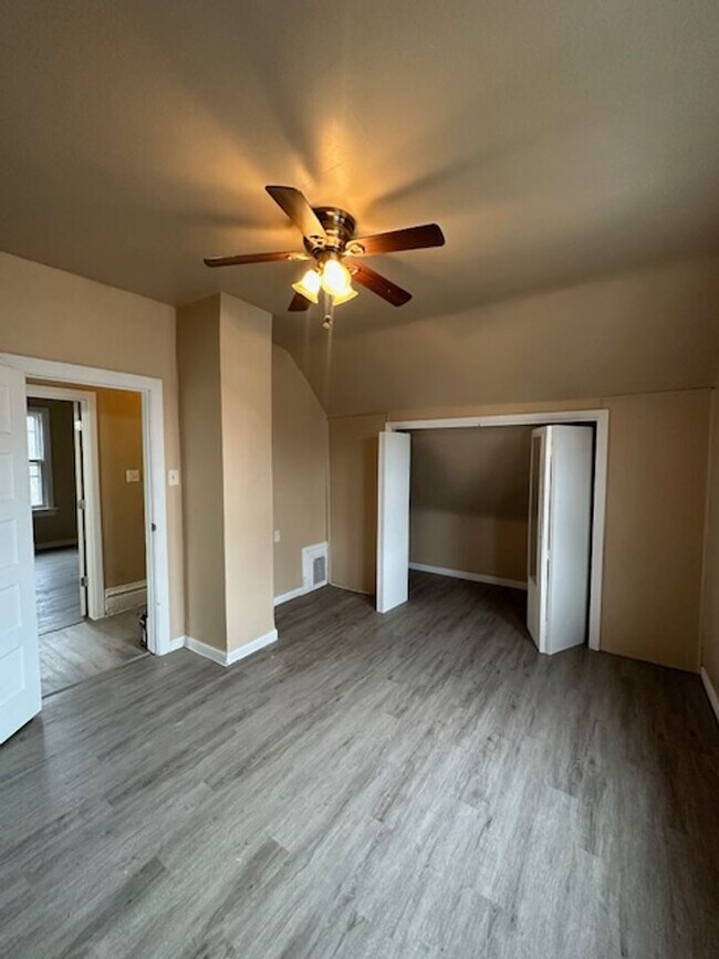 Building Photo - House for Rent with detached garage 3 BR/ 2 BA 61604