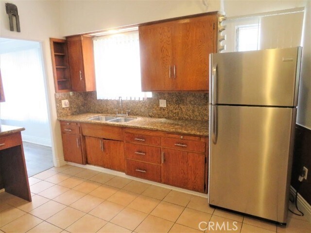 Building Photo - 227 S Gale Dr