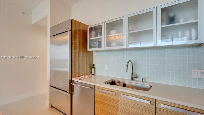 Building Photo - 2020 N Bayshore Dr