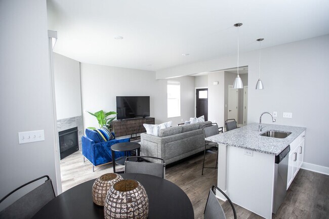 Building Photo - Spruce | Three Bedroom - Exterior Walkout